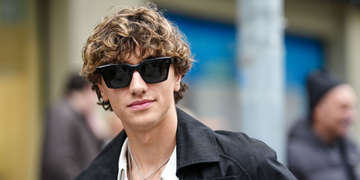 How to Style Wavy Hair Without Making It Frizzy